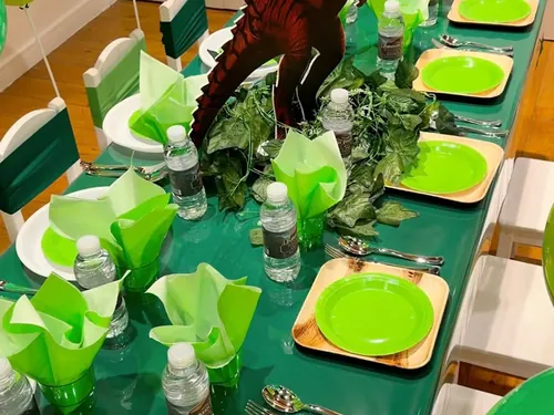 Themed tableware down to the plates &mdash; Royal Birthday at Treasure Island Dubai